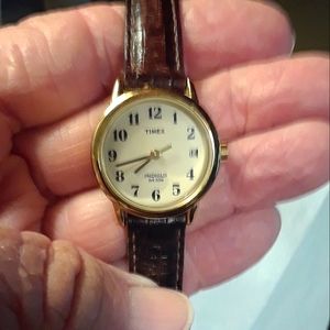 Timex Indiglo Ladies Watch, date, Water Resistant, leather band, NEW BATTERY